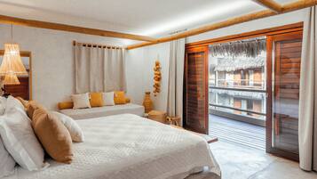 Standardsuite | Pengeskab på værelset, skrivebord, arbejdsområde til bærbare computere