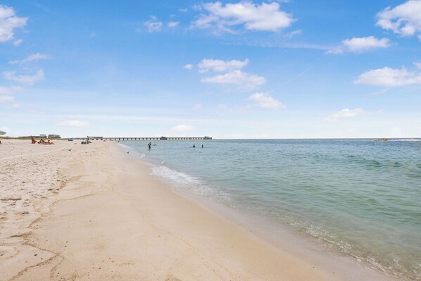 Beach nearby, sun-loungers, beach towels
