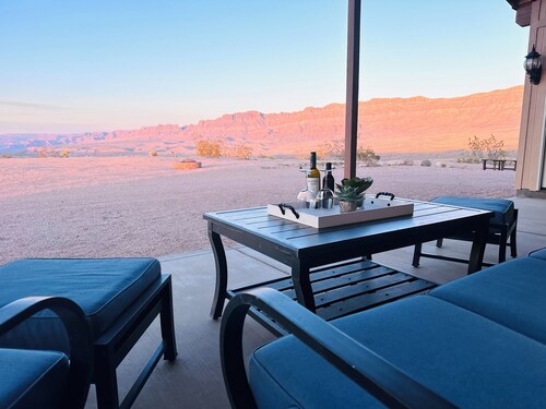 Scenic Desert Retreat • Views, Stargazing & Near Grand Canyon West