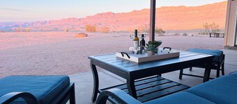 Scenic Desert Retreat • Views, Stargazing & Near Grand Canyon West