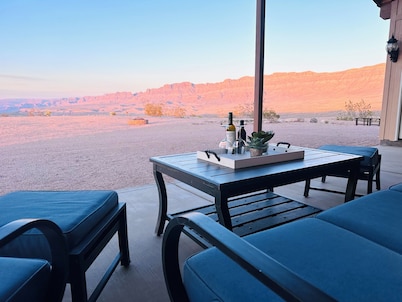 Scenic Desert Retreat • Views, Stargazing & Near Grand Canyon West