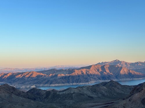 Scenic Desert Retreat • Views, Stargazing & Near Grand Canyon West