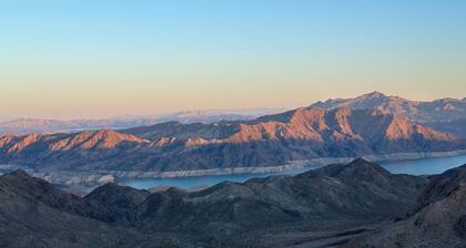 Scenic Desert Retreat • Views, Stargazing & Near Grand Canyon West