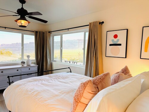 Scenic Desert Retreat • Views, Stargazing & Near Grand Canyon West