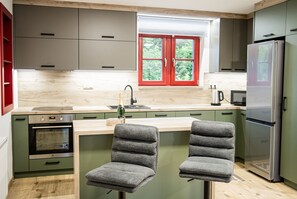 Fridge, microwave, oven, stovetop