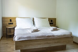 Cofres nos quartos, Wi-Fi de cortesia, roupa de cama