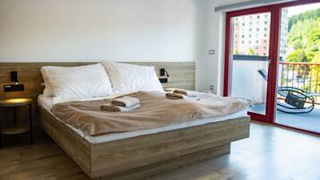 2 bedrooms, in-room safe, desk, free WiFi