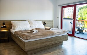 2 bedrooms, in-room safe, desk, free WiFi