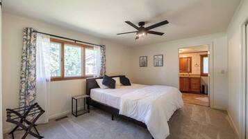 3 bedrooms, iron/ironing board, travel crib, WiFi (free)