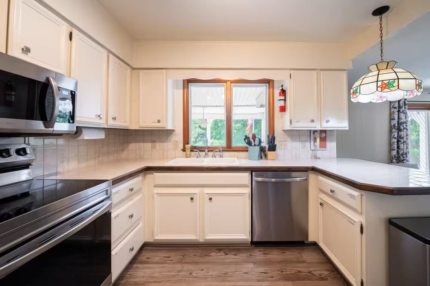 Coffee/tea maker, fridge, microwave, oven
