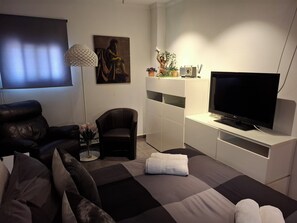 Iron/ironing board, WiFi, bed sheets