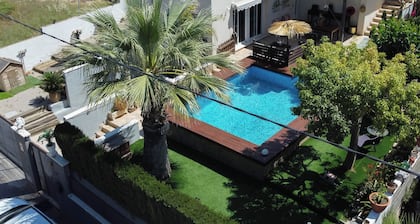 Spacious 4-bedroom chalet with fitness room and AC in Llíria