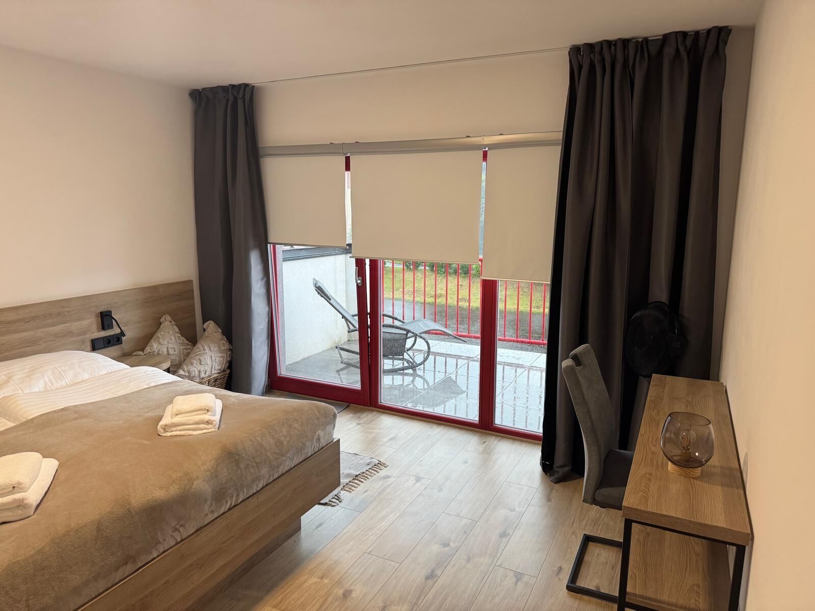 4 quartos, escrivaninha, Wi-Fi de cortesia, roupa de cama