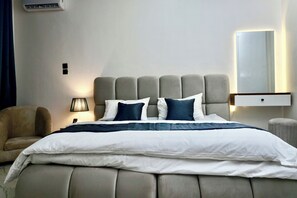 4 bedrooms, iron/ironing board, WiFi, bed sheets - Furnished 4 Bedroom home with power, pool, beaches, school, and shops close by. (Lekki)