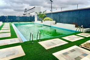 Pool - Furnished 4 Bedroom home with power, pool, beaches, school, and shops close by. (Lekki)