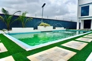 Pool - Furnished 4 Bedroom home with power, pool, beaches, school, and shops close by. (Lekki)