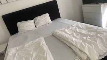 1 bedroom, desk, free WiFi, bed sheets
