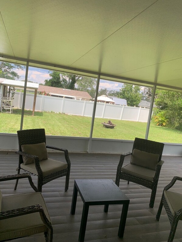 Terrace/patio - Charming house Our Happy Place Centrally located in Beautiful Lake Helen Florida (Lake Helen)