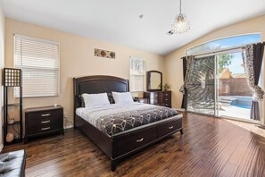3 habitaciones, tabla de planchar con plancha, wifi y ropa de cama
