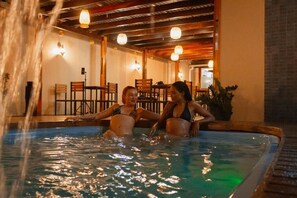 Indoor pool - Angatu Hostel Service (Manaus)