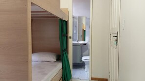 Asrama Umum Comfort, hanya perempuan | Kamar mandi