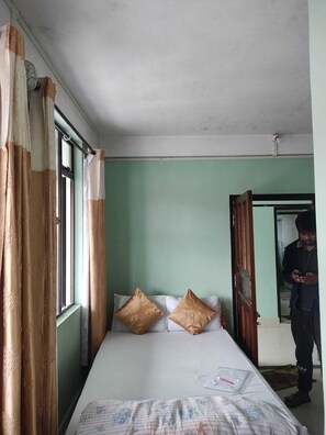 4 bedrooms, WiFi, bed sheets