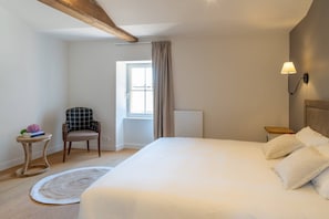 4 bedrooms, bed sheets