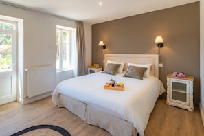 4 bedrooms, bed sheets