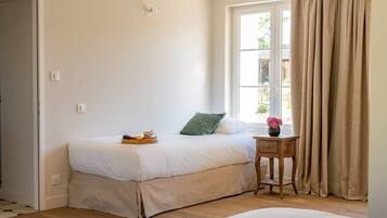 3 chambres, fer et planche à repasser, lit parapluie, draps fournis