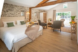 4 bedrooms, bed sheets