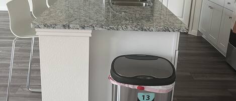 Micro-ondes, four, plaque de cuisson, lave-vaisselle