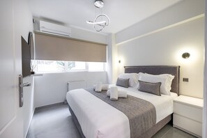 2 室のベッドルーム、セーフティボックス (室内)、アイロン / アイロン台、旅行用ベビーベッド
