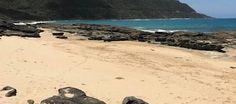 Grey River Beach House - 10 minutes to Wye