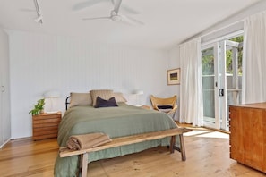 1 bedroom, iron/ironing board, bed sheets - Grey River Beach House - 10 minutes to Wye (Grey River)