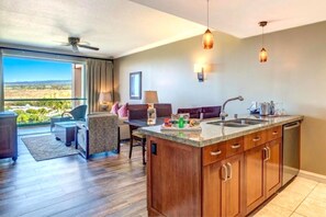 Condo (3 Bedrooms) | Private kitchen