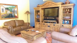 TV, fireplace