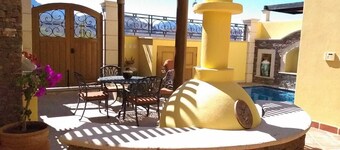 3-bedroom Townhome with Private Pool and AC