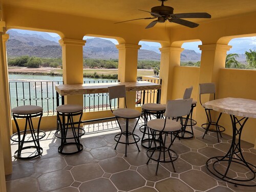 3-bedroom Townhome with Private Pool and AC