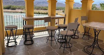 3-bedroom Townhome with Private Pool and AC