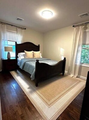 3 bedrooms, iron/ironing board, free WiFi, bed sheets