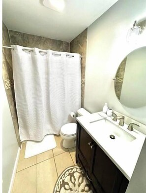 Towels, soap, shampoo, toilet paper