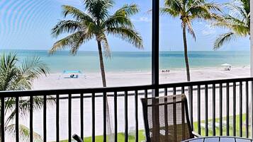 Condo (2 Bedrooms) | Property amenity
