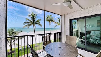Condo (2 Bedrooms) | Front of property