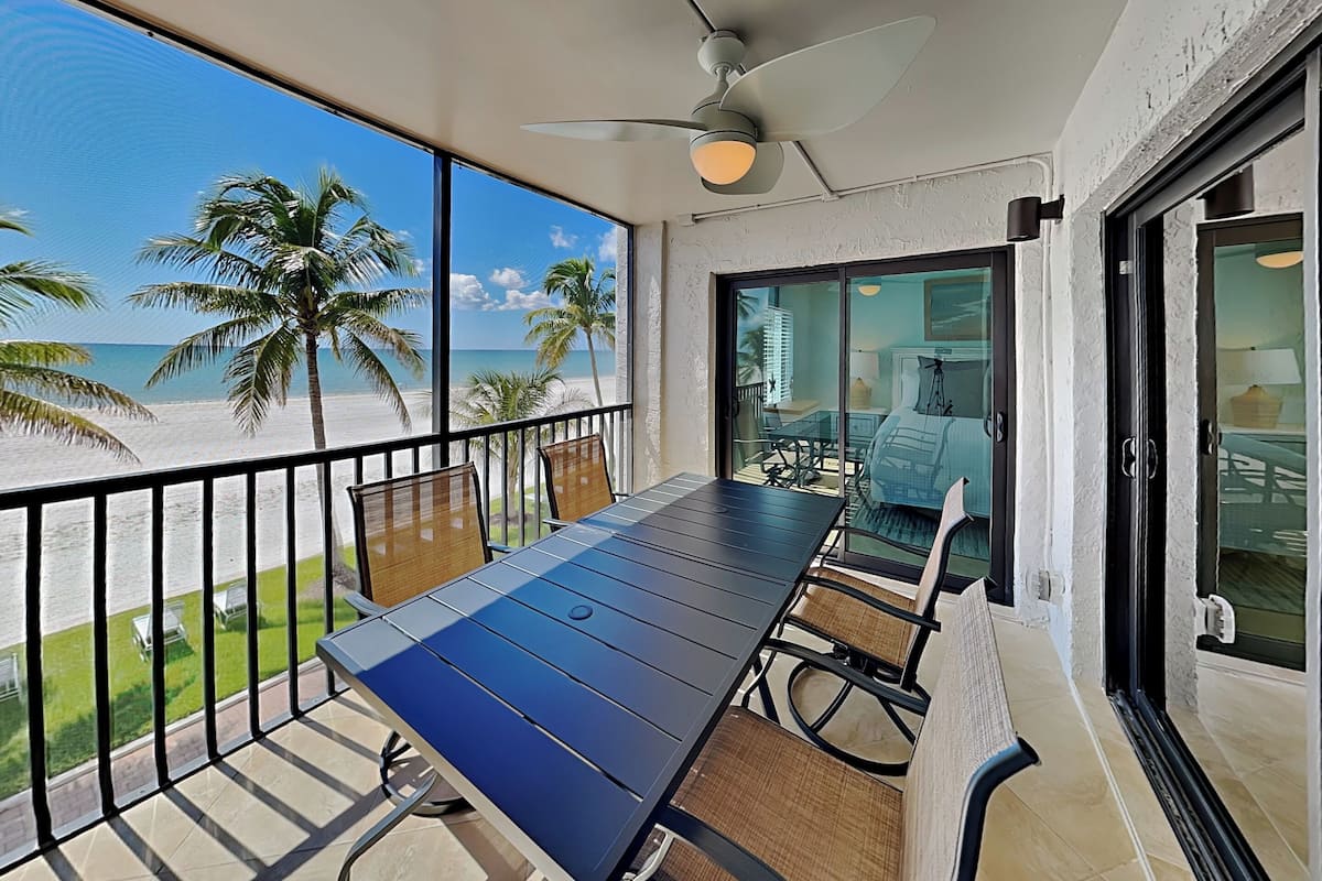 Condo (2 Bedrooms) | Front of property