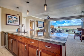 Condo (5 Bedrooms) | Private kitchen
