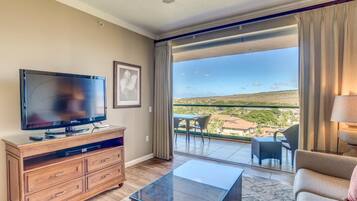 Condo (5 Bedrooms) | Sala de estar | Televisión