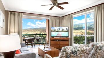 Condo (5 Bedrooms) | Living room | TV