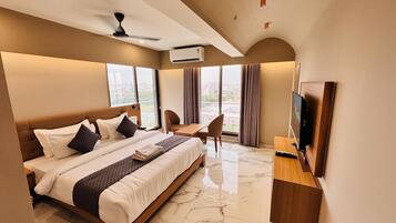 Superior Room | Individually furnished, desk, laptop workspace, bed sheets