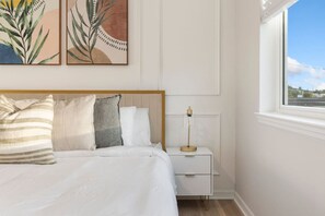 1 habitación, escritorio, tabla de planchar con plancha y wifi 