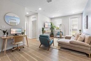 Televisio, työhuone, tietokoneen näyttö